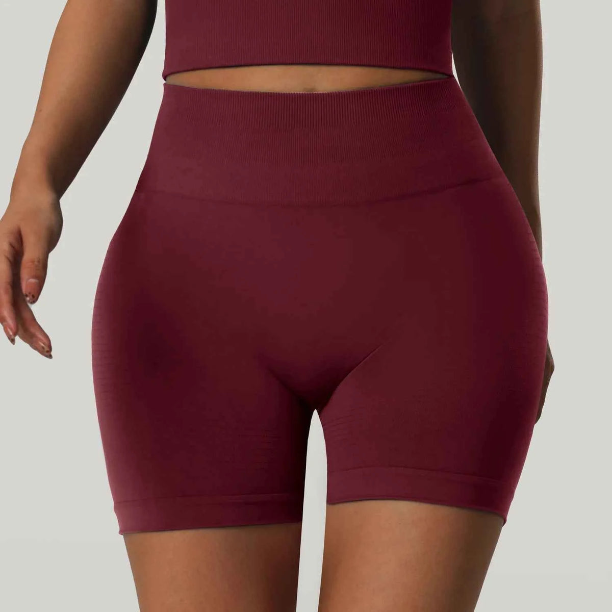 Seamless high-waist push-up shorts