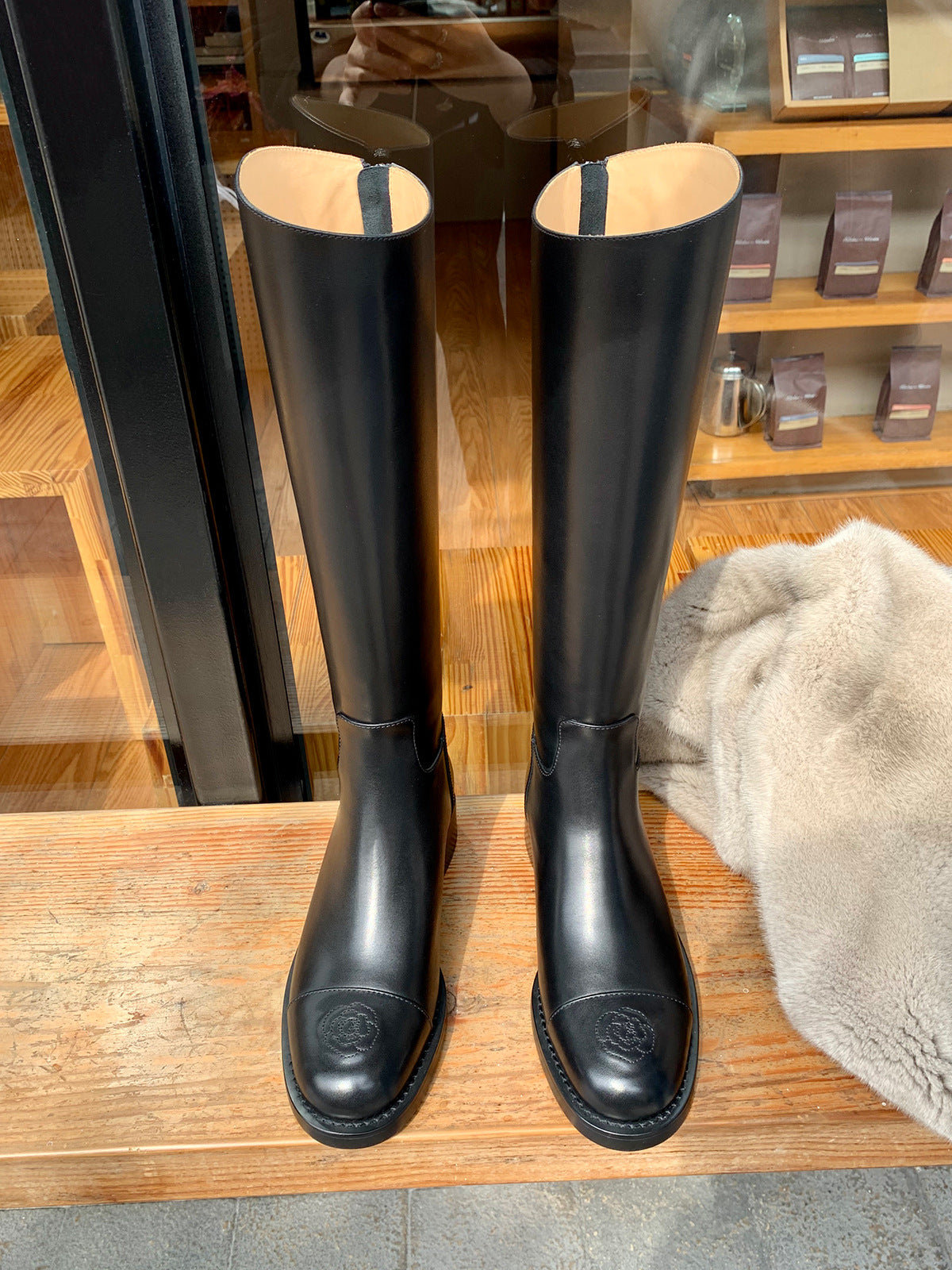 Bellanica - The New Back Zipper And Tall But Knee Boots