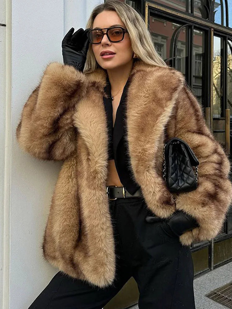 Bellanica - ZADORIN Oversized Woman