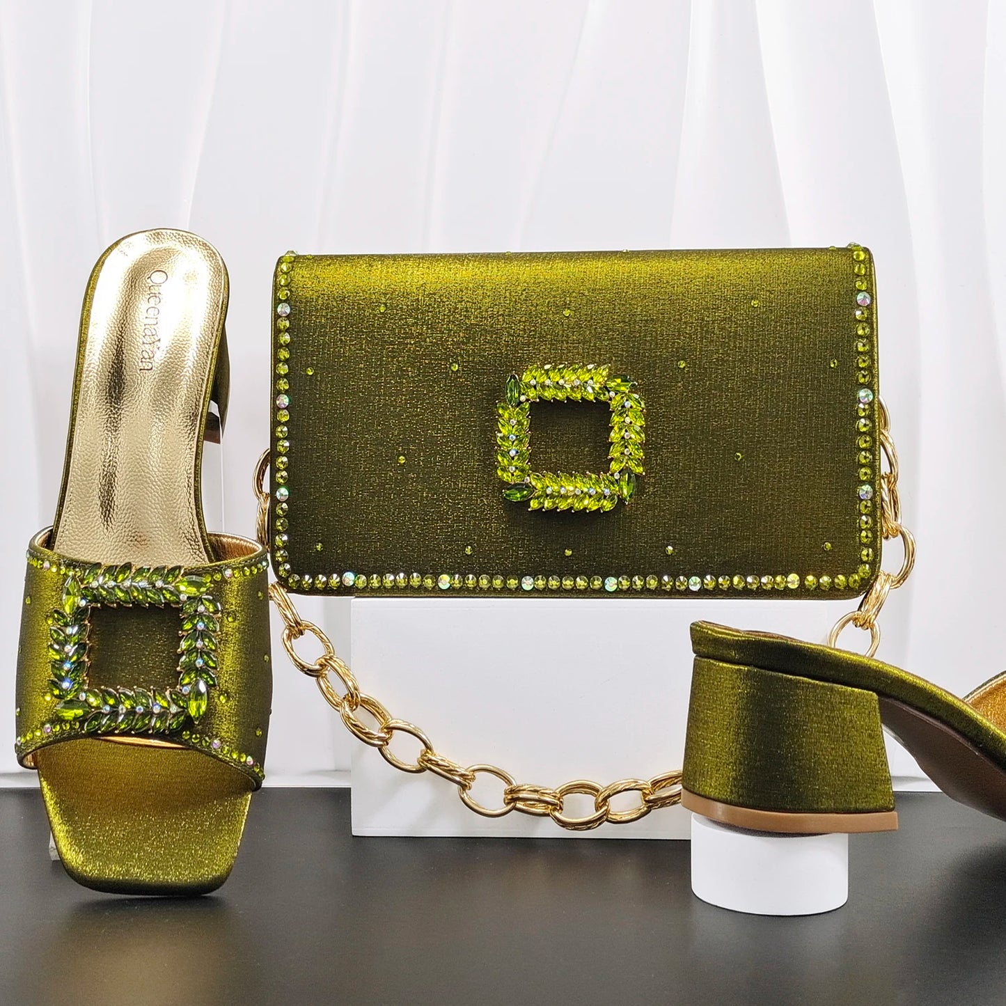 Bellanica - Escarpins argentés ornés de strass, avec sac à main de luxe
