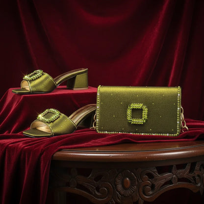 Bellanica - Escarpins argentés ornés de strass, avec sac à main de luxe