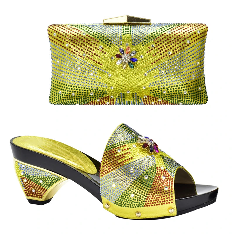 Bellanica – Set aus schwarz-afrikanischen Schuhen und Taschen