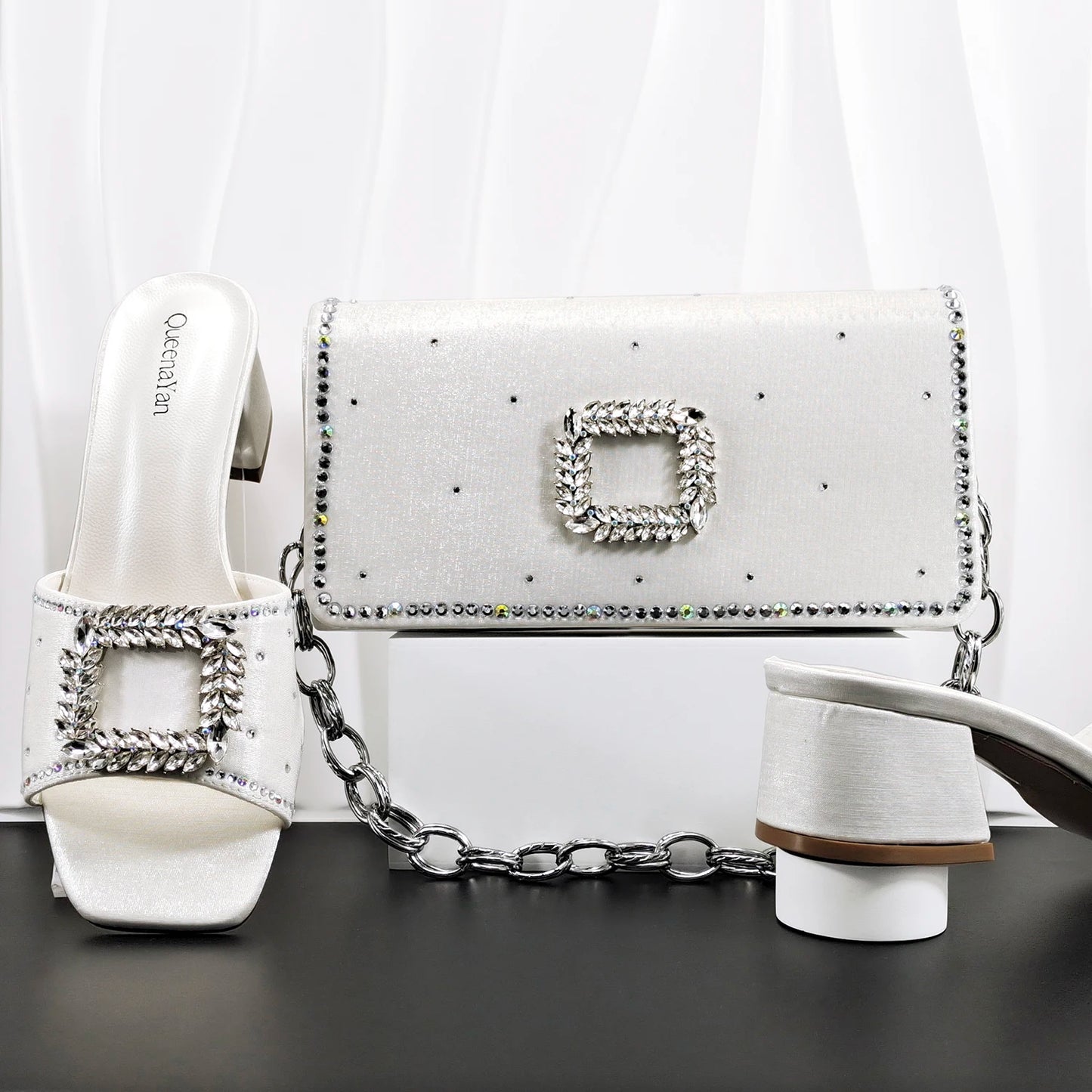Bellanica - Escarpins argentés ornés de strass, avec sac à main de luxe