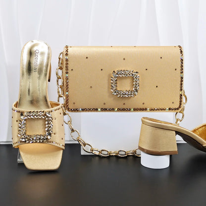 Bellanica - Escarpins argentés ornés de strass, avec sac à main de luxe